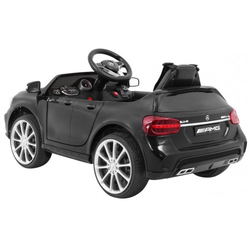 Mercedes AMG GLA-45 vozidlo černé