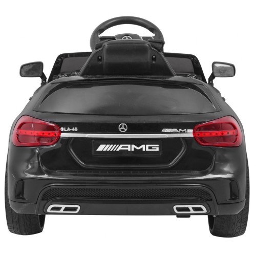 Mercedes AMG GLA-45 vozidlo černé