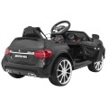 Mercedes AMG GLA-45 vozidlo černé