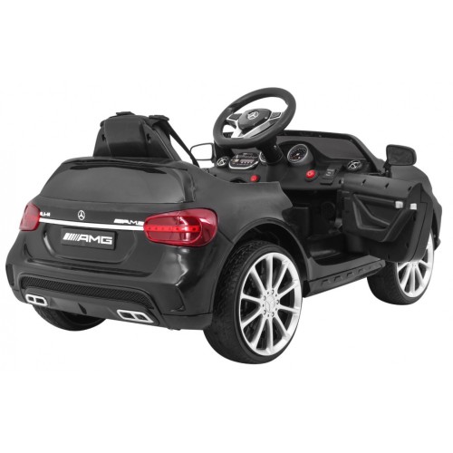 Mercedes AMG GLA-45 vozidlo černé