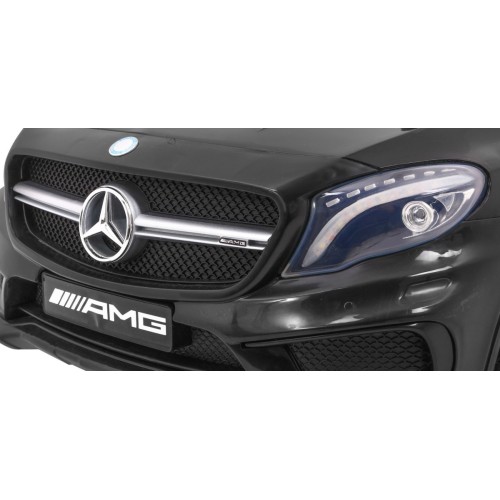 Mercedes AMG GLA-45 vozidlo černé