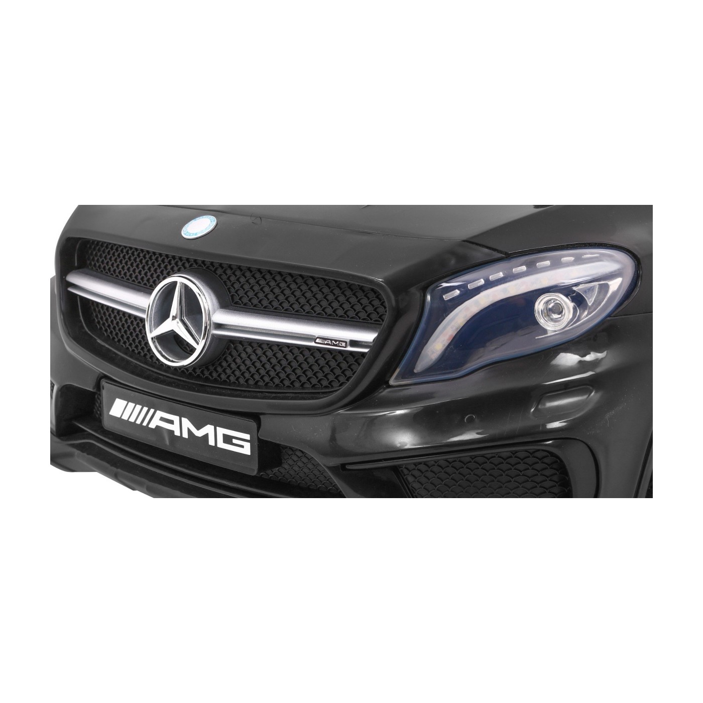 Mercedes AMG GLA-45 vozidlo černé