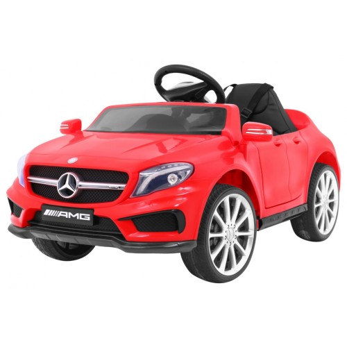 Mercedes AMG GLA-45 červená