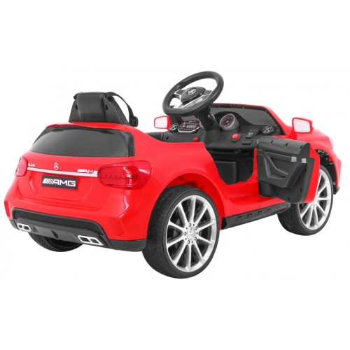 Mercedes AMG GLA-45 červená