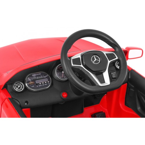 Mercedes AMG GLA-45 červená