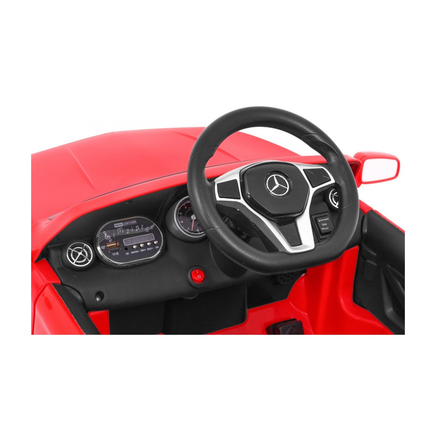 Mercedes AMG GLA-45 červená
