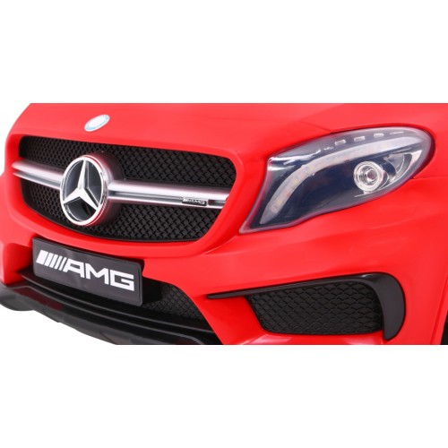 Mercedes AMG GLA-45 červená
