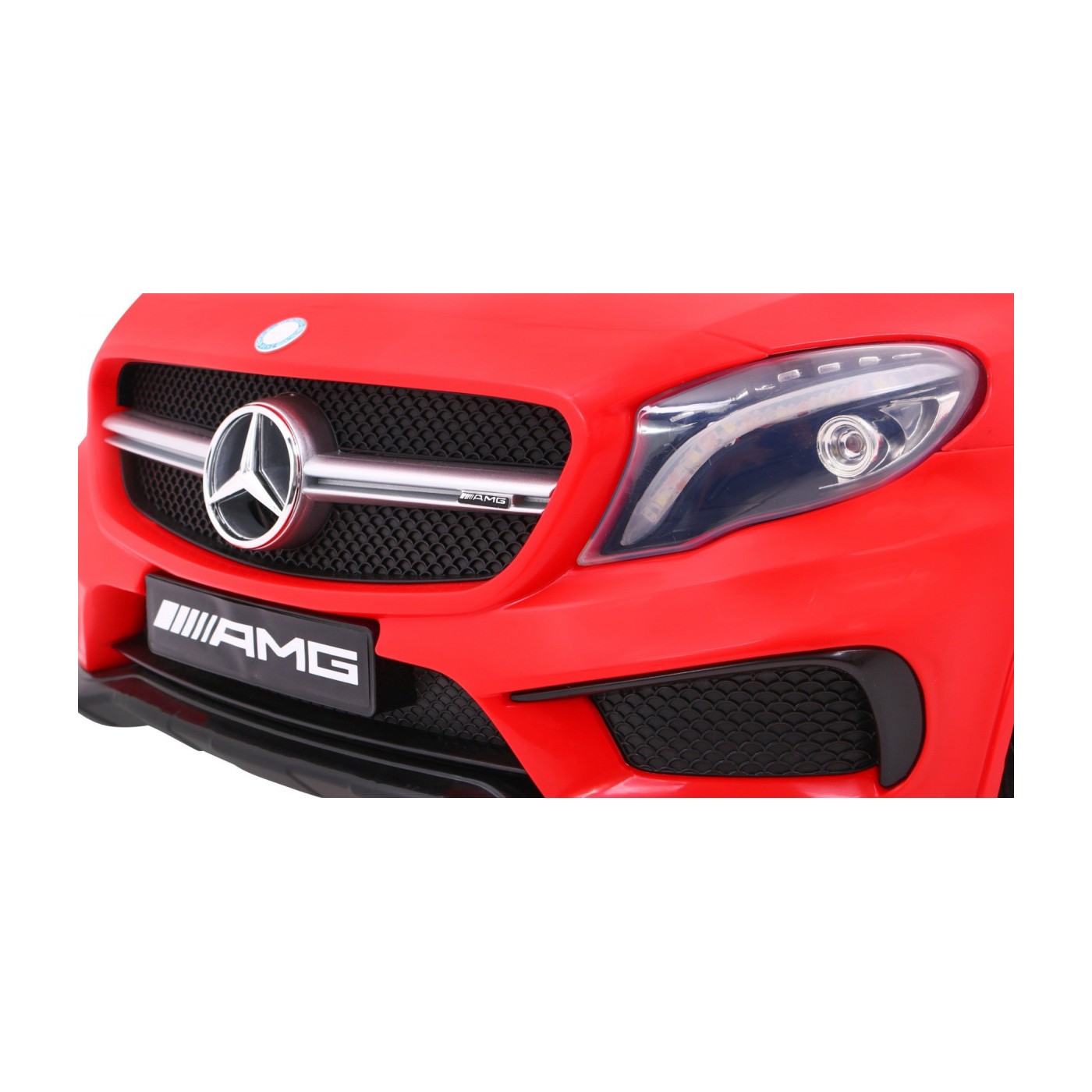 Mercedes AMG GLA-45 červená