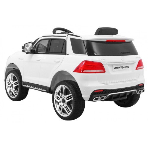 Mercedes AMG GLE 63 AMG vozidlo bílá