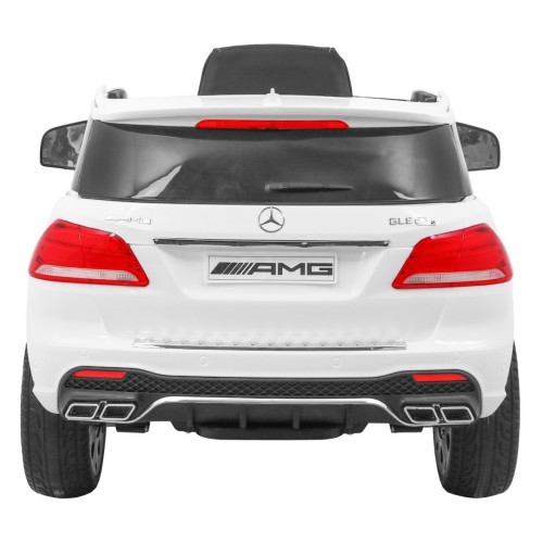 Mercedes AMG GLE 63 AMG vozidlo bílá