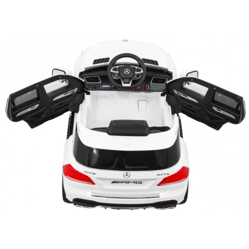 Mercedes AMG GLE 63 AMG vozidlo bílá