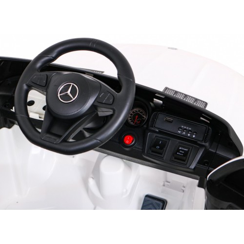 Vozidlo Mercedes Benz třídy GL bílé