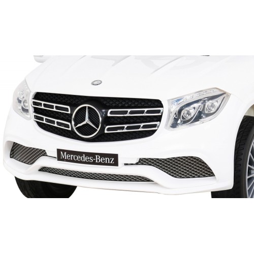 Vozidlo Mercedes Benz třídy GL bílé