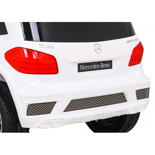 Vozidlo Mercedes Benz třídy GL bílé