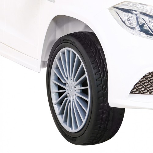 Vozidlo Mercedes Benz třídy GL bílé
