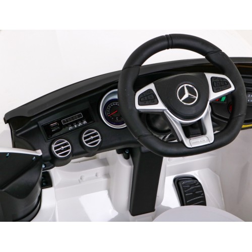 Mercedes Benz GLC63S Vozidlo Bílá