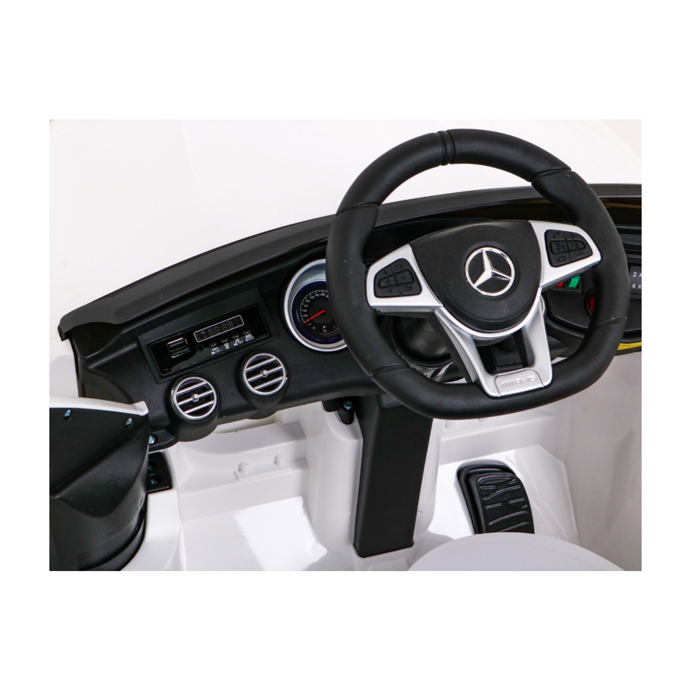 Mercedes Benz GLC63S Vozidlo Bílá