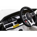 Vozidlo Mercedes BENZ třídy M bílé