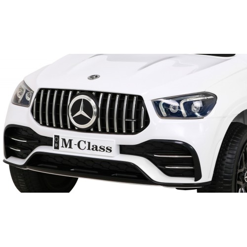 Vozidlo Mercedes BENZ třídy M bílé