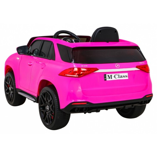 Růžový Mercedes BENZ třídy M