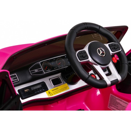 Růžový Mercedes BENZ třídy M