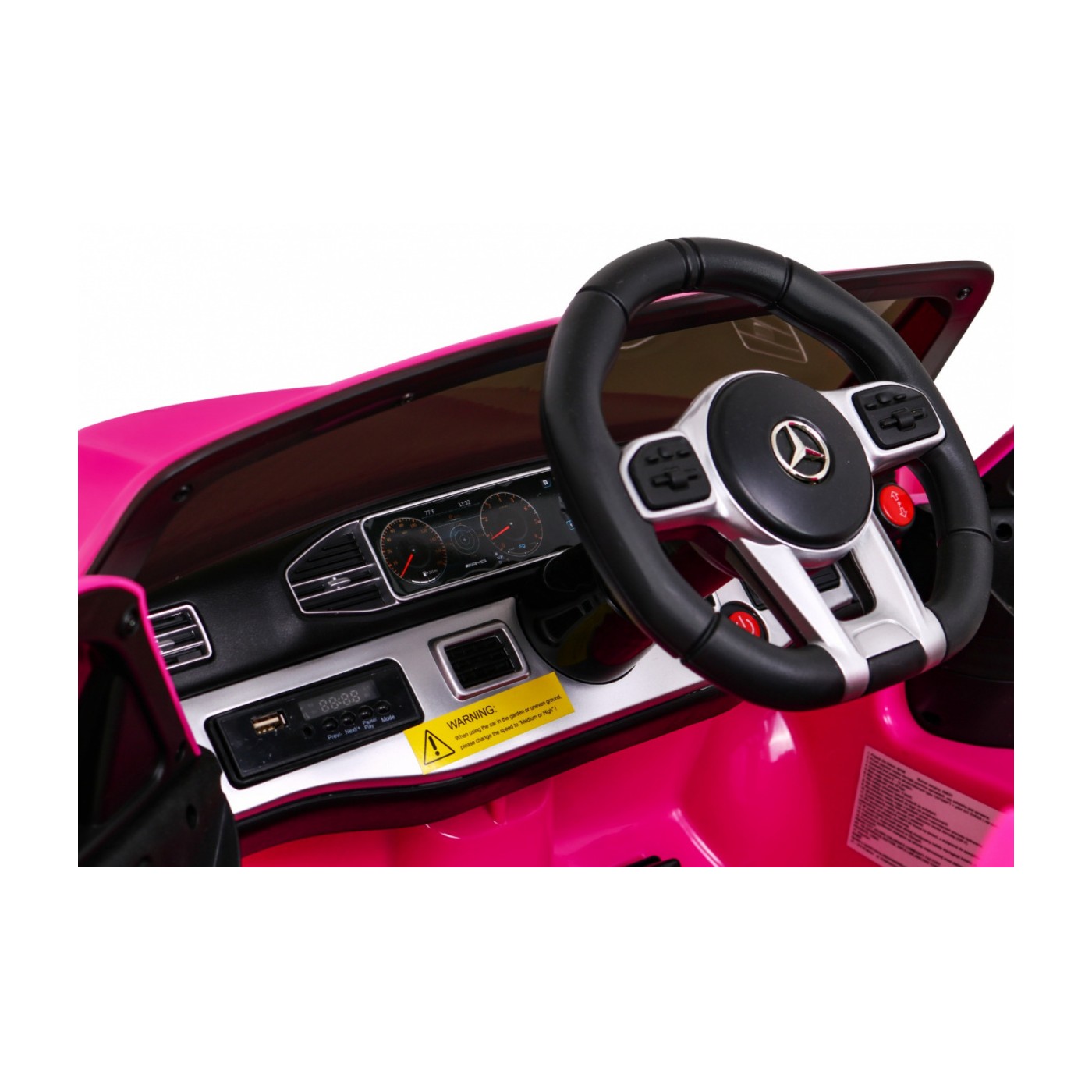 Růžový Mercedes BENZ třídy M