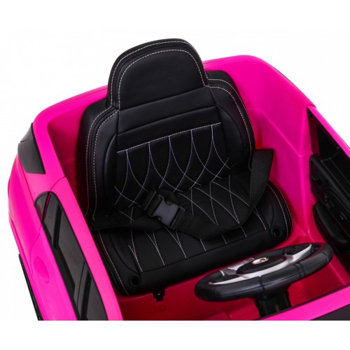 Růžový Mercedes BENZ třídy M