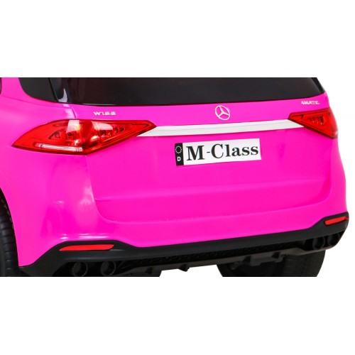 Růžový Mercedes BENZ třídy M