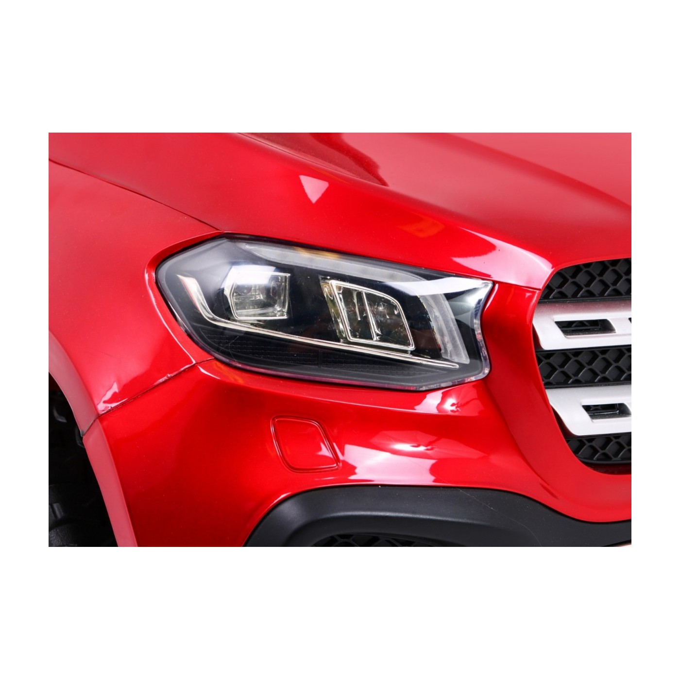 Dětský lak Mercedes Benz třídy X červený dálkový ovladač 4x4 MP4 kufr EVA
