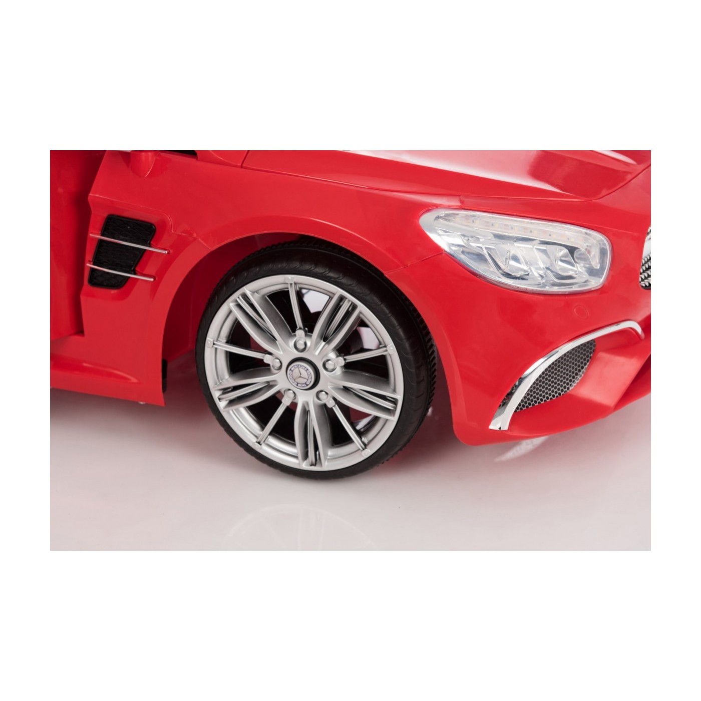 Vozidlo Mercedes SL400 červená