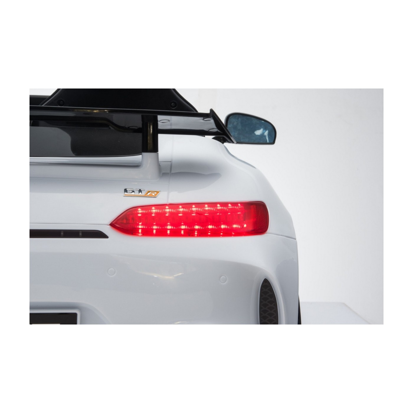Mercedes-Benz GT R Dětský lak Bílá 4x4 Drive Air Supply Dálkové ovládání EVA MP3 LED