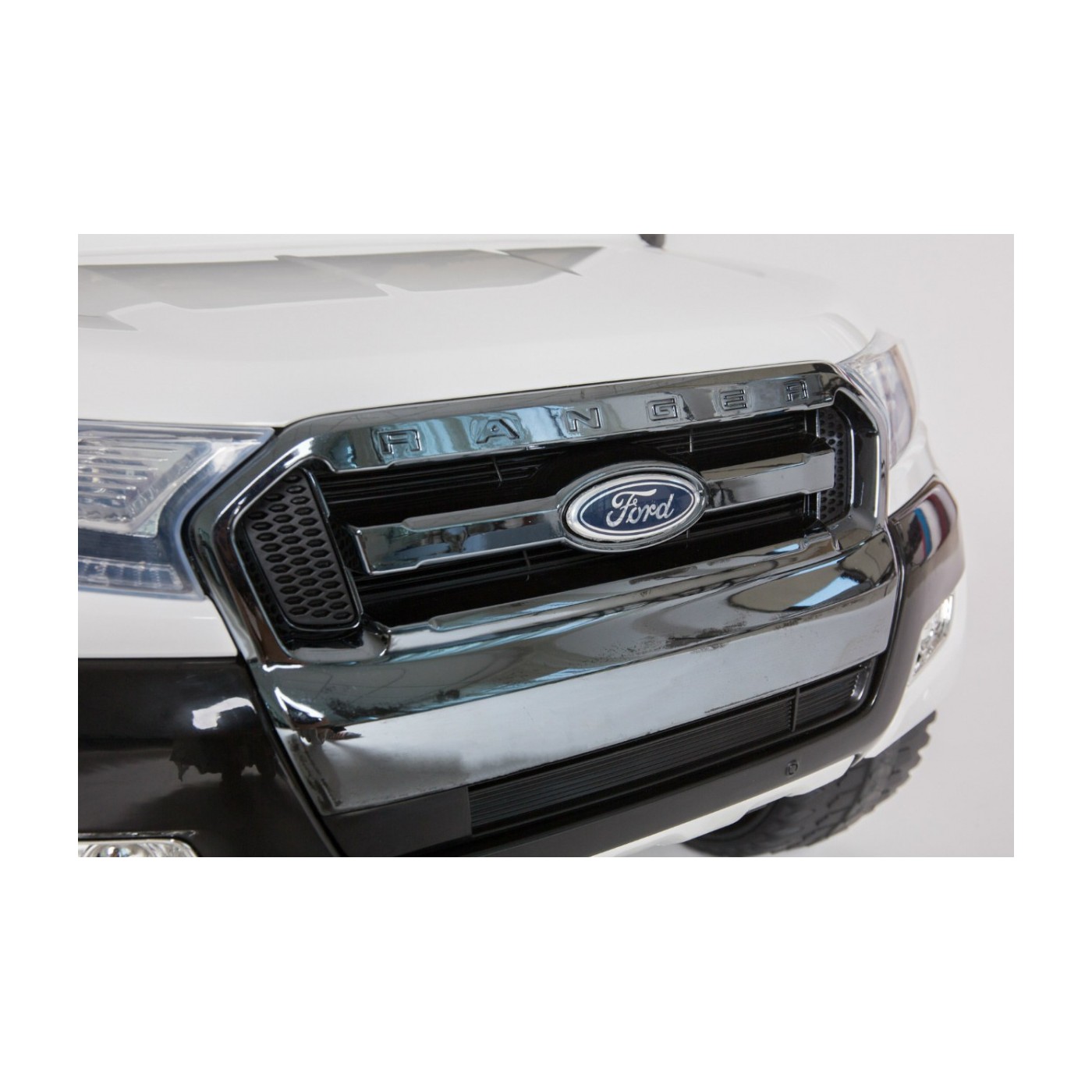 NOVÝ Ford Ranger 4x4 FaceLifting Vehicle bílá