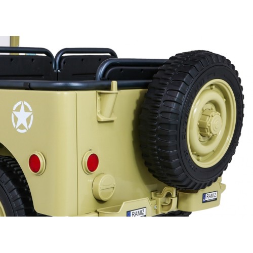 Vojenské auto Retro pro 3 děti Matcha + Naped 4x4 + Úložné boxy + EVA + Pomalý start + MP3 LED