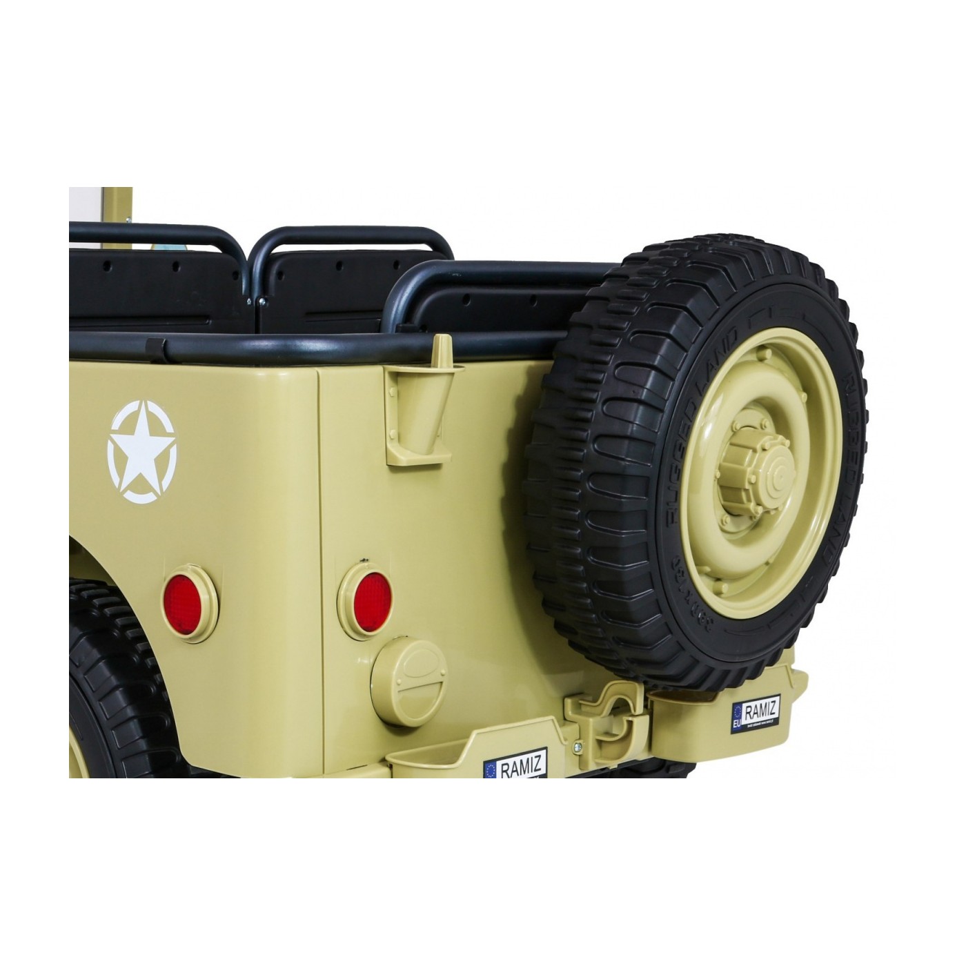 Vojenské auto Retro pro 3 děti Matcha + Naped 4x4 + Úložné boxy + EVA + Pomalý start + MP3 LED