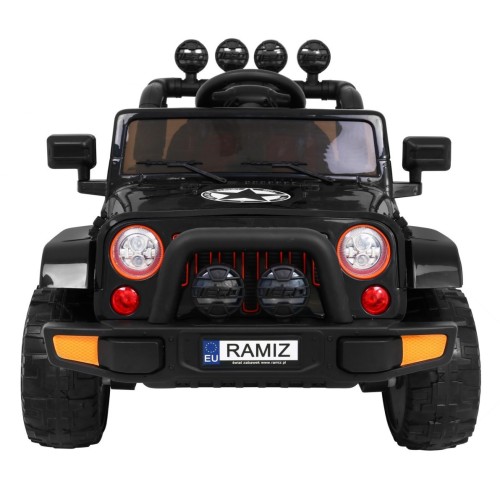 Offroadové vozidlo 4WD na plný úvazek černé