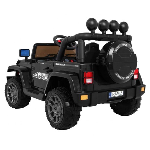 Offroadové vozidlo 4WD na plný úvazek černé