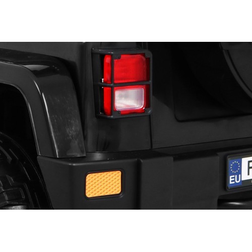 Offroadové vozidlo 4WD na plný úvazek černé