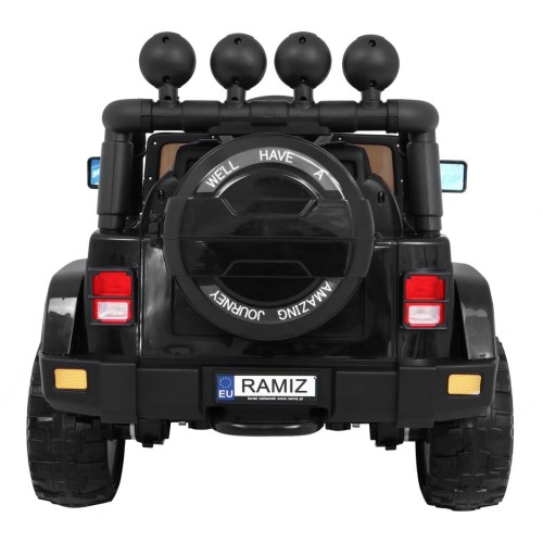 Offroadové vozidlo 4WD na plný úvazek černé