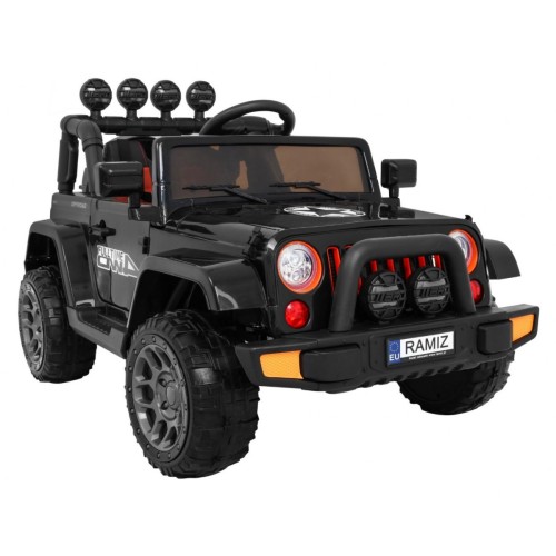 Offroadové vozidlo 4WD na plný úvazek černé