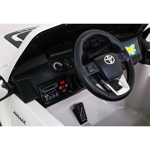 Vozidlo Toyota Hilux bílá