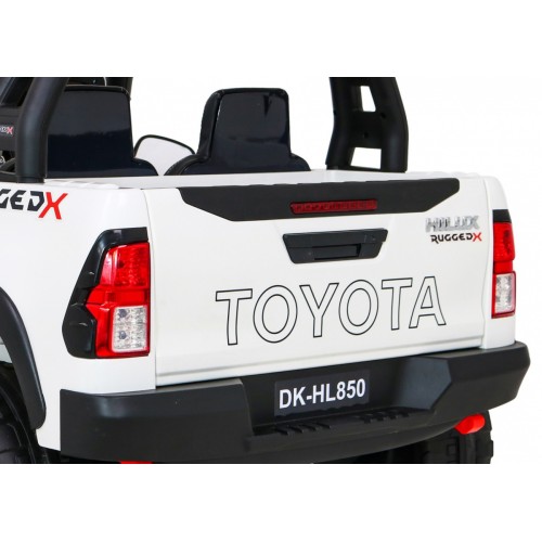 Vozidlo Toyota Hilux bílá
