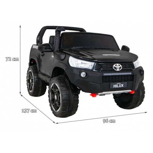 Vozidlo Toyota Hilux černé