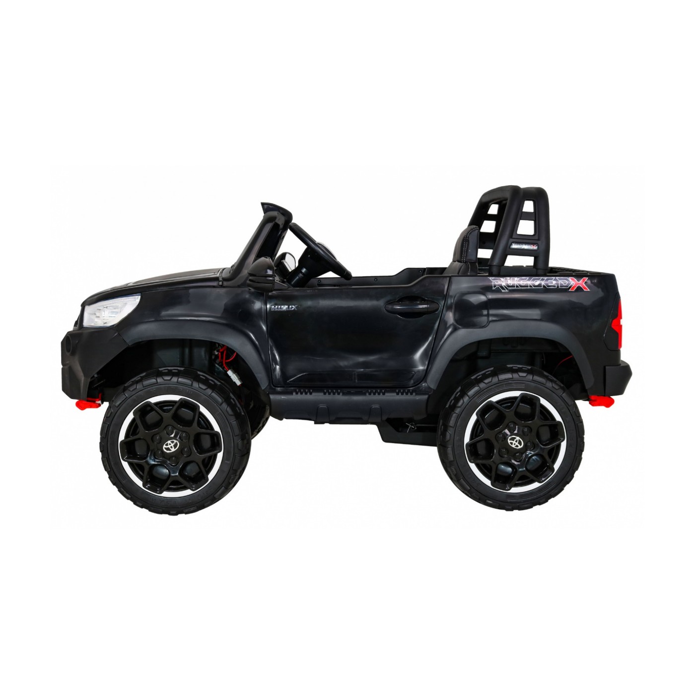 Vozidlo Toyota Hilux černé