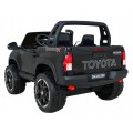 Vozidlo Toyota Hilux černé