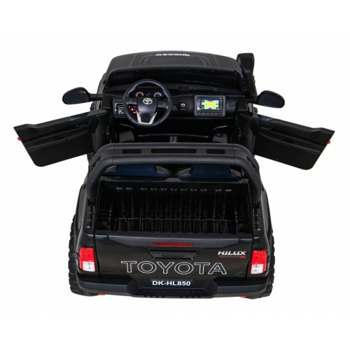 Vozidlo Toyota Hilux černé