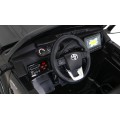 Vozidlo Toyota Hilux černé