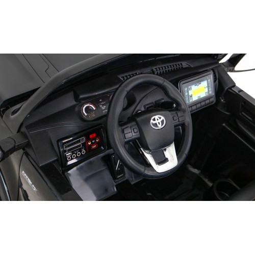 Vozidlo Toyota Hilux černé