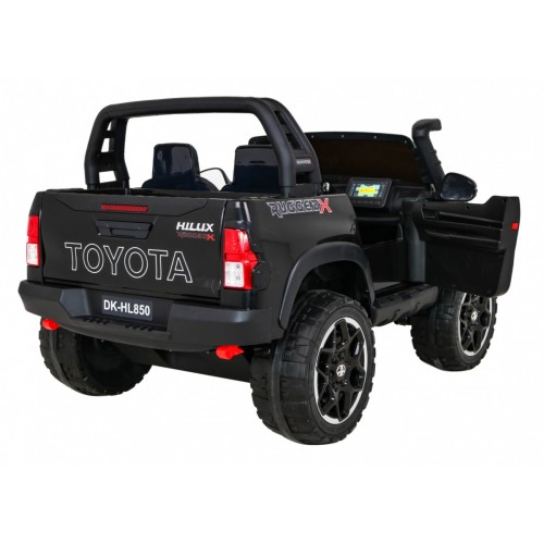 Vozidlo Toyota Hilux černé