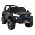 Vozidlo Toyota Hilux černé