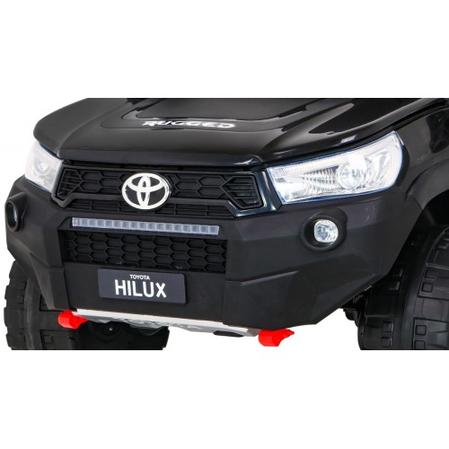 Vozidlo Toyota Hilux černé